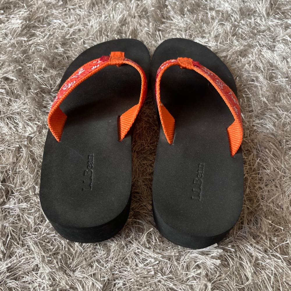 L.L. Bean Women’s Orange Slightly Wedged Flip Flops / Sandals Size 7 - Picture 4 of 5
